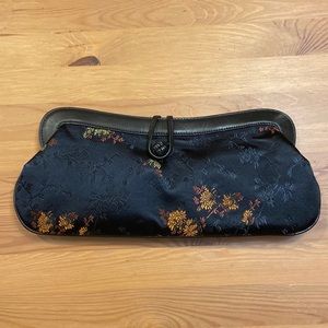 MAXX New York Clutch